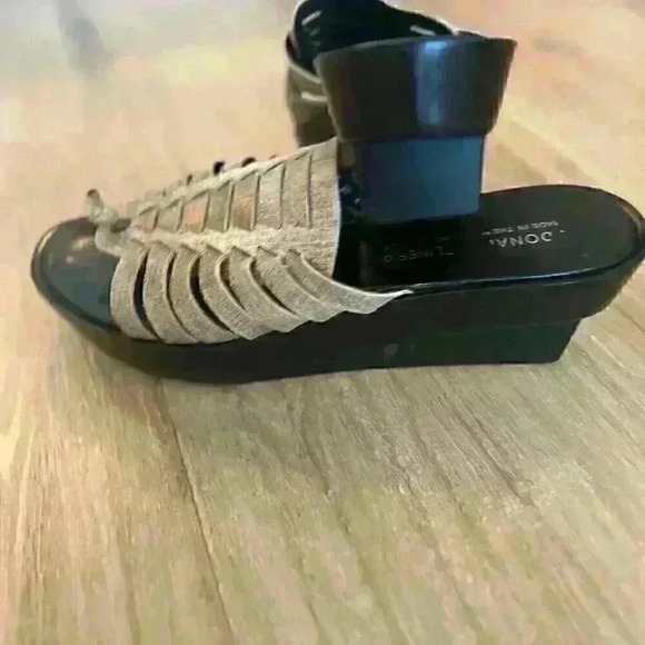 Donald J Pliner Cissy Gold Wedge Sandals Size - 9.5 - Picture 3 of 7